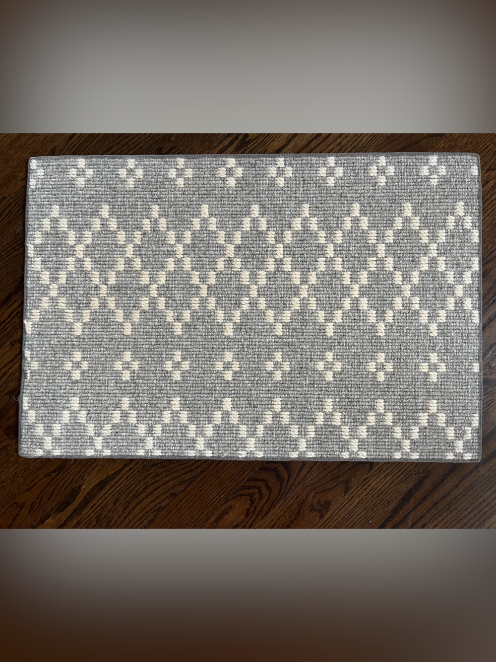 27 inches x 18 inches Skyline Grey&Ivory Geometric Accent Rug 100% Pure New Wool